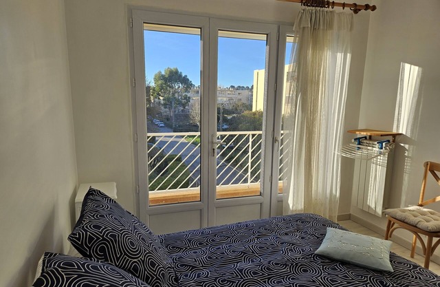 Bright apartment - near the beach