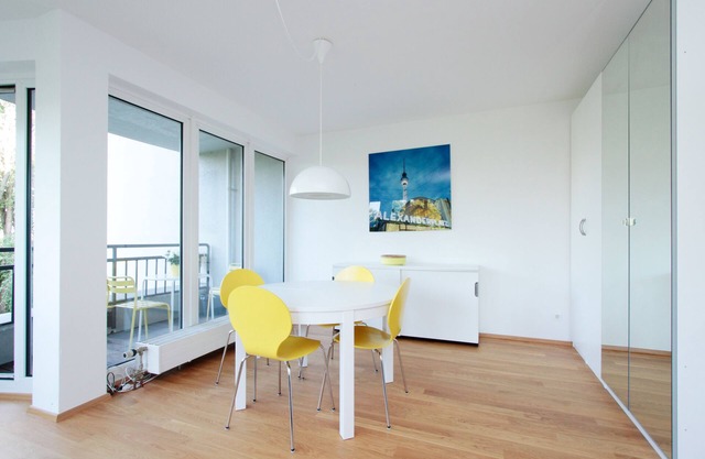 Bright apartment with water views - wheelchair accessible