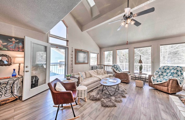 Bright Cloudcroft Condo w/Game Room + Deck!