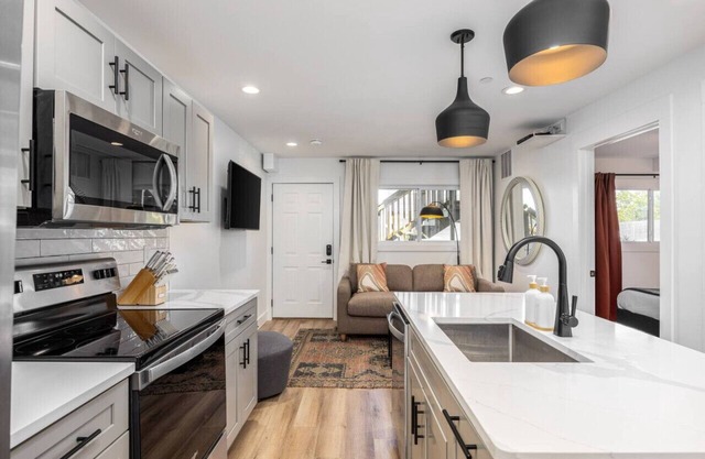 Bright Condo with 3 Beds 2 Bedrooms + Walk to Grocery