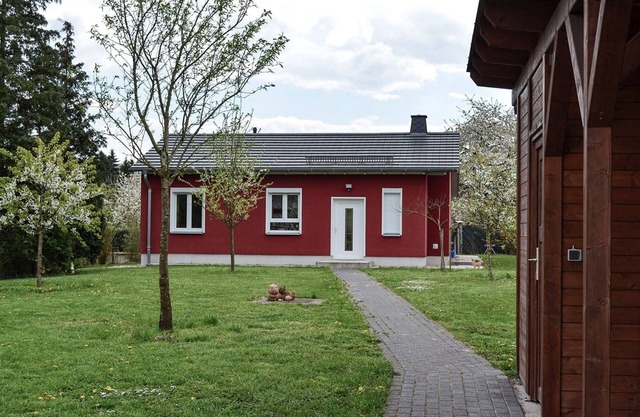 Bright, modern house with large garden and terrace