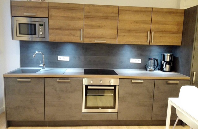 ★ Bright one-bedroom apartment in downtown Voltaire with courtyard ★