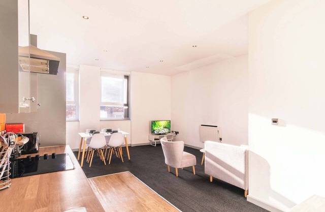 Bright & Spacious Central Blackburn 2 Bed Flat