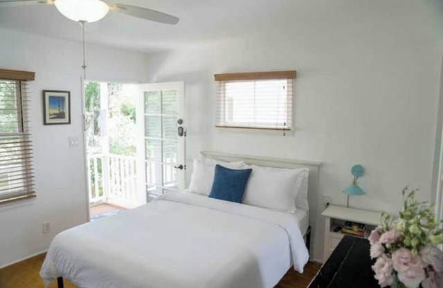 Bright Studio retreat - Walk to shops/dining - C