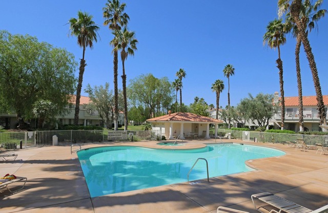 Bright & Sunny Palm Desert Gem