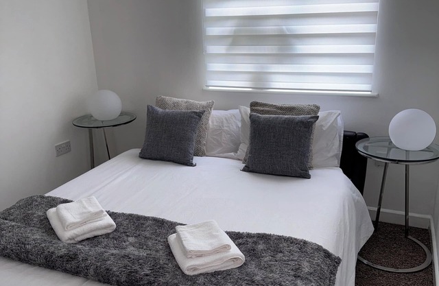 Bright Two Bedroom Flat