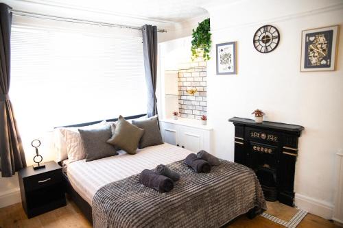 Brighton & Hove 4 bedrooms house with free parking in garage