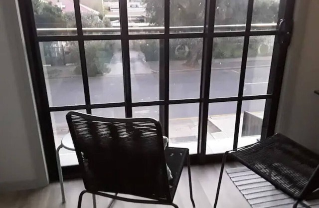 BRIGHTON UPSTAIRS APARTMENT, Beach 10 Minute walk,Convenient, Perfect Location