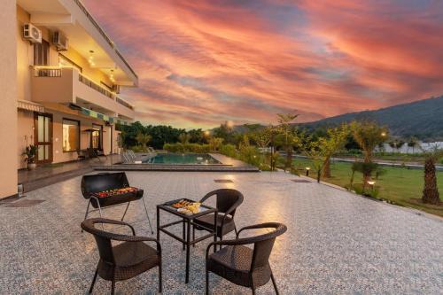 BrookVale Manor by StayVista - Private Pool, BBQ, Views at Haryana