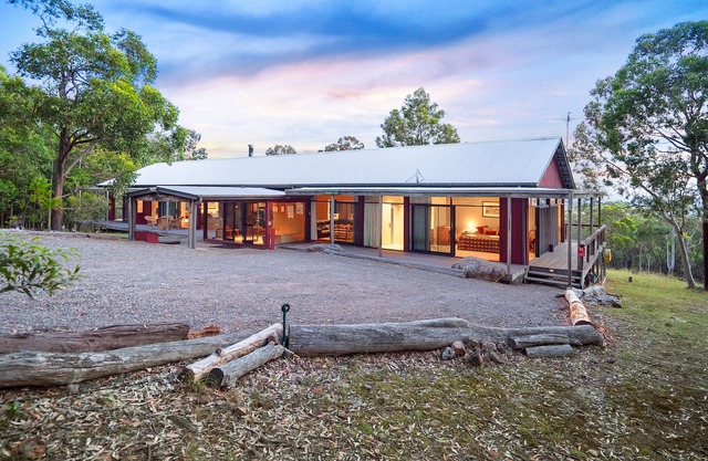 Brumby's Run Lodge at BANJOS BUSHLAND RETREAT - couples, families & large groups