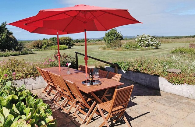 Bryngarw, Holiday Home Trefin, Sleeps 12, 6 bedrooms, bathrooms