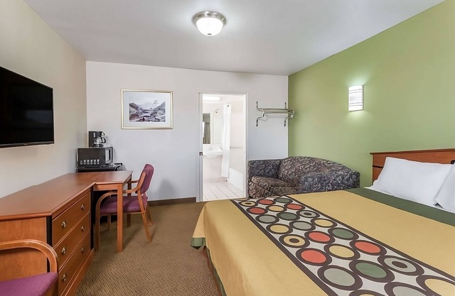 Budget-friendly Accommodation at Knights Inn Franklin Ave Waco! Free Parking