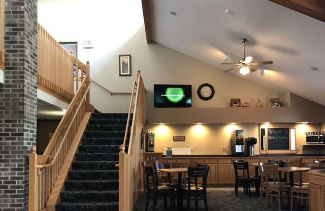 Budget-Friendly Getaway, Free Breakfast & Free Parking, Steps to Conway Park