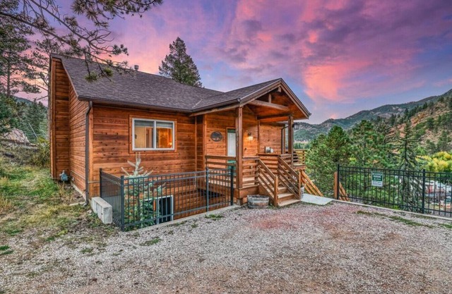 Buffalo Sunrise GMF · Mountain Vistas & Lake Views Buffalo Sunrise