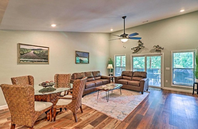 Bull Shoals Condo Retreat about 1 Mi to Marina!