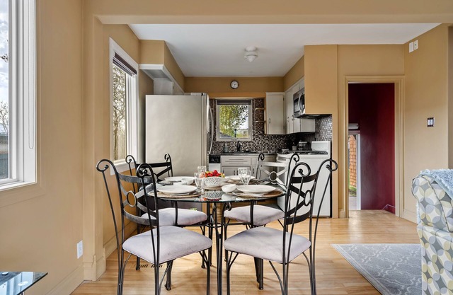Bungalow in Inglewood, Calgary, Near the Bow River