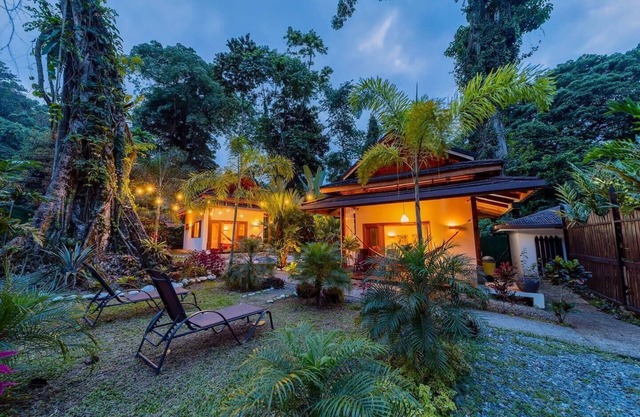Bungalows Namu: 300 m from the beach, private pool