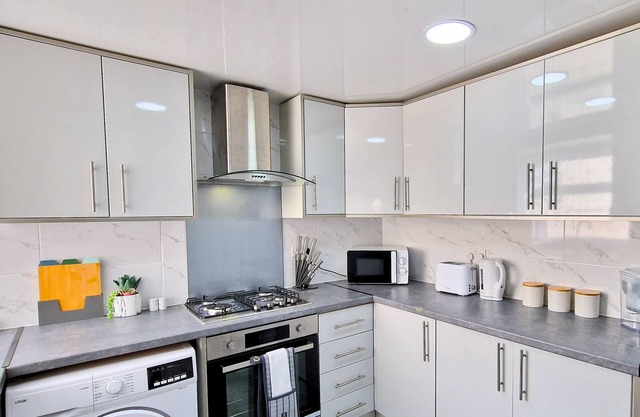 Burnley Terraced House on Cleaver Street by Bevolve - Free Parking 3