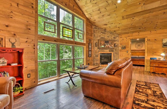 Butler Cabin on 19 Acres with Hot Tub and Fire Pit!