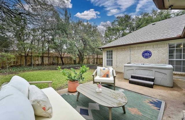 Buttercup's Artist Retreat | Sleeps 10 | Hot tub