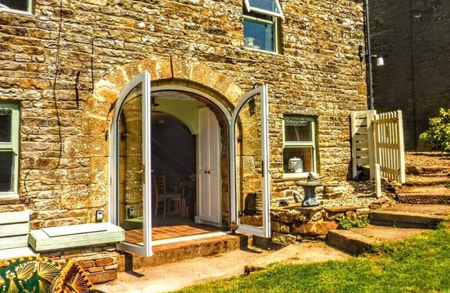 Butterfly Lodge, Cosy December get away in this snug converted rural cart house