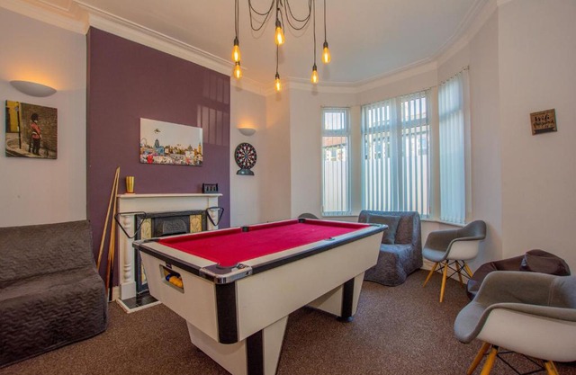 By Lushlets - City Centre Hot tub Pool table - Great for Hens Stags & Rugby groups!
