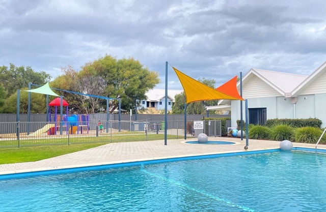 By the Beach - Cape View Resort Busselton