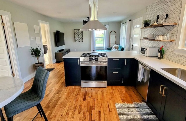 [C] 1096 E 1296 Rd, Lawrence, 66047 · [C] 2-Min from Lawrence City Style & CountryPeace