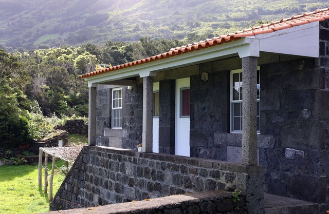 Cozy Semi-Detached Holiday House