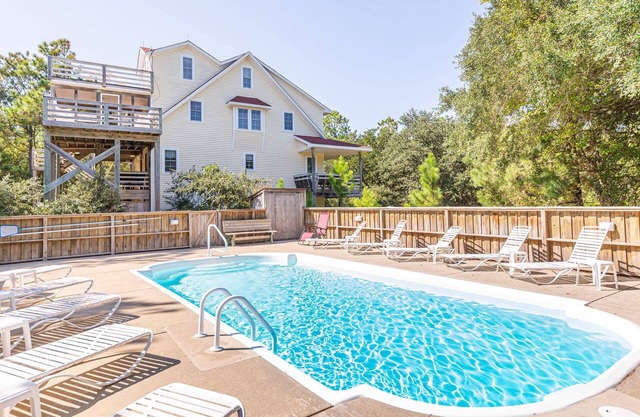 C5051 Carotank Clubhouse. Vacation in Historic Corolla Village, Pool/Hot Tub
