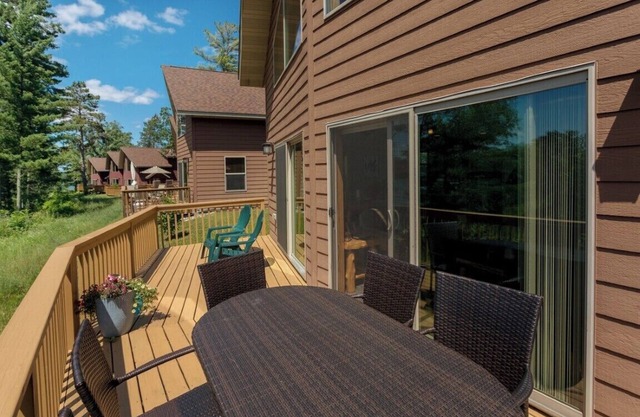 Cabin 103 - Closed Loft/Modern, Clean, Comfortable