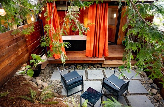 CABIN 3 WITH SOAKING TUB