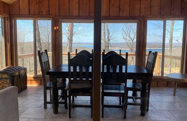 Cabin 9 Beautiful Three Bedroom Cabin with 4 season room with view Bull Shoals
