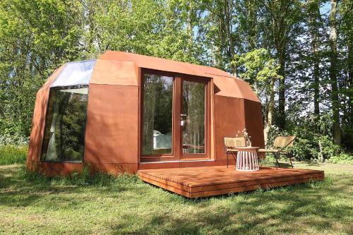 Cabin Buteo Buteo