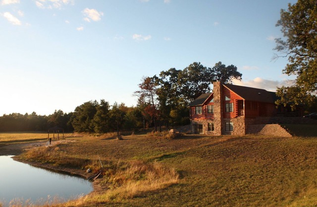 Cabin In The Middle Of 72 Acres ~ Private Swim Pond ~ Memorial Day to Labor Day