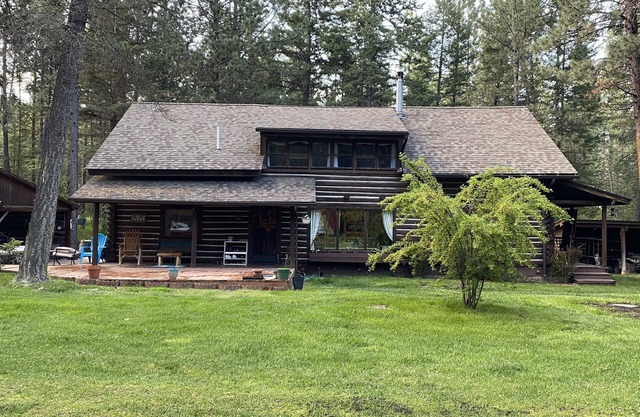 Cabin in the woods 20 mins from downtown