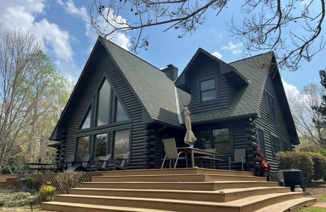 Cabin Lodge on Lake Bowen w/lake access