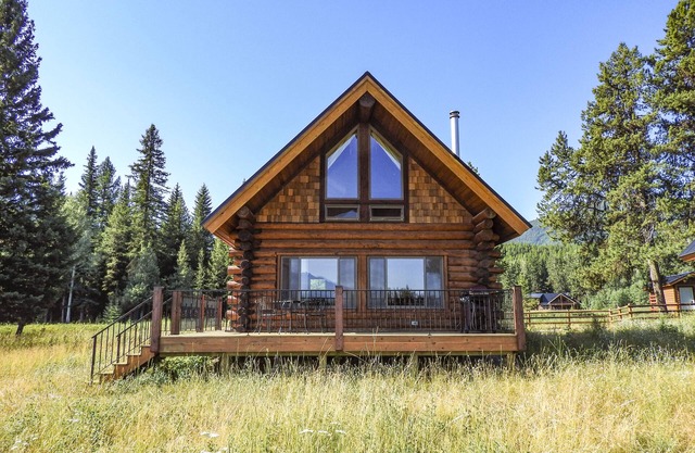 Cabins At Hay Creek- Beautiful Log Cabin Stunning Views of Glacier National Park