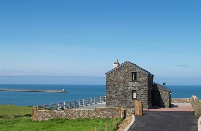 CABLE COTTAGE, family friendly, country holiday cottage in Fishguard