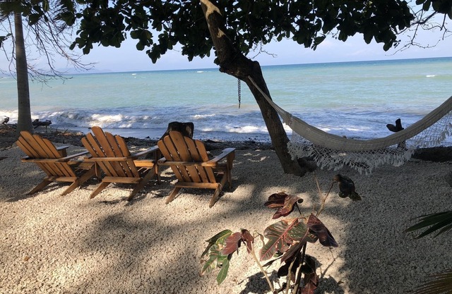 Cabuya CR Beautiful Beach Front with Central AC