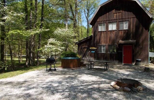 Caddo River Crossing - The Barn Cabin - Has access to the Caddo River