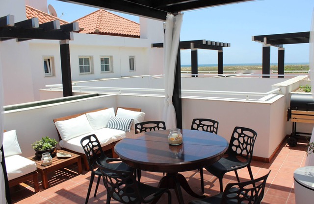 CAIA FORMOSA - Modern Duplex Apartment with Sea View & Free WI-FI