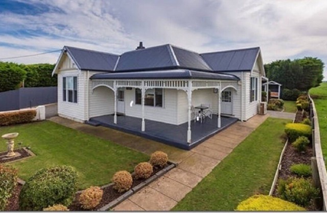 Calgary House & Cottage Accommodation