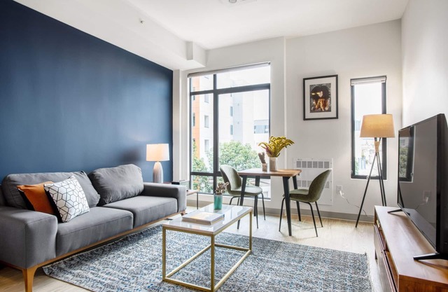 Calm Hayes Valley Studio w/Rooftop, W/D, 1 min to BART by Blueground