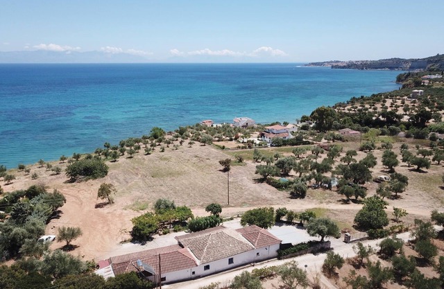 Calm, idyllic and close to the beach - holiday house with nice sea view | Messen