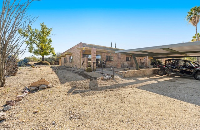 Calming condo with pool, fireplace, fast WiFi & W/D - golf nearby