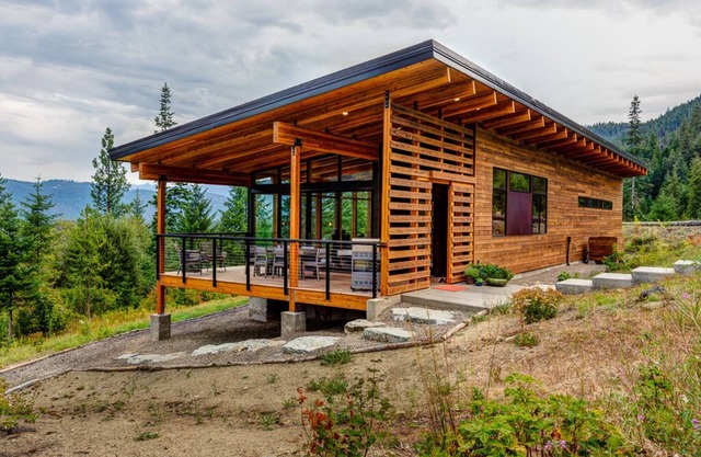 Camp Howard: A modern getaway in Leavenworth, WA minutes from Steven's Pass