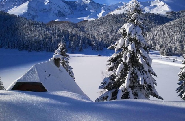 Campan Payolle: NICELY DECORATED CHALET ON TWO LEVELS WITH BREATHTAKING VIEW OF MOUNTAINS AND LAKE