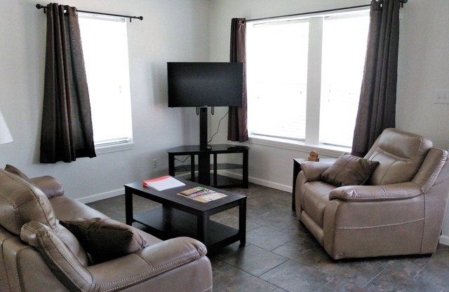 Campbell's Clean & Comfortable Modern Duplex 4662B