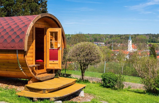 Camping barrel "Magnolia" between city, lakes and mountains